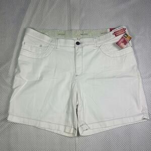 NWT Lee's Below the Waist Walkshort White Stretch Women's Sz 24W Clean Girl
